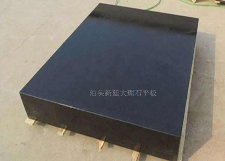 大理石平板 大理石平板是用天然的石質(zhì)材料制成的*基準(zhǔn)測量工具,對儀器儀表、*工具、機械制件的檢驗,都是理想的基準(zhǔn)面。特別是用于高精度的測量方面,由于它得天獨厚的特性,而使